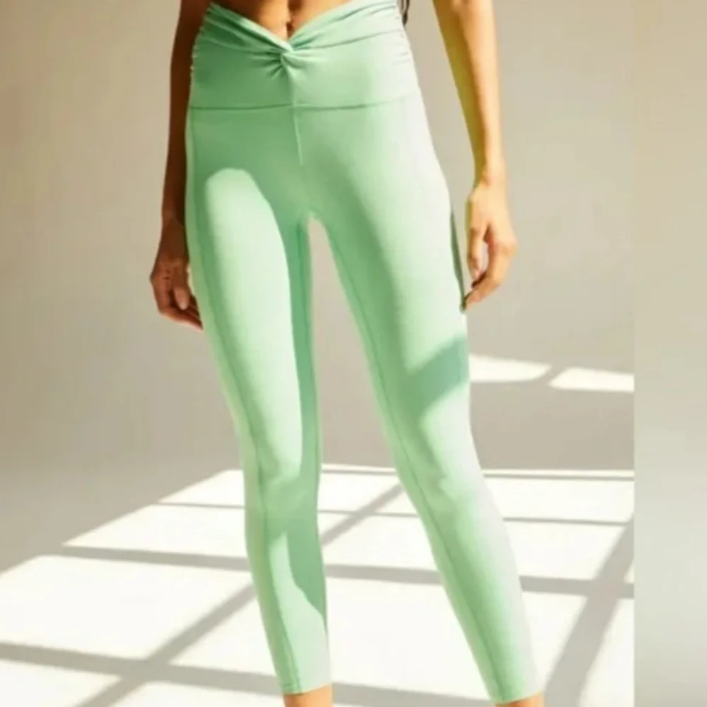 Free People Movement Breath Deeper Leggings NWT - Picture 3 of 12